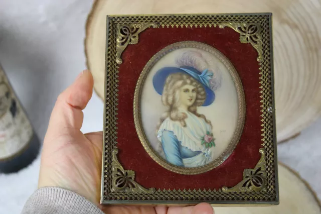 Antique French miniature portrait lady  signed velvet 3