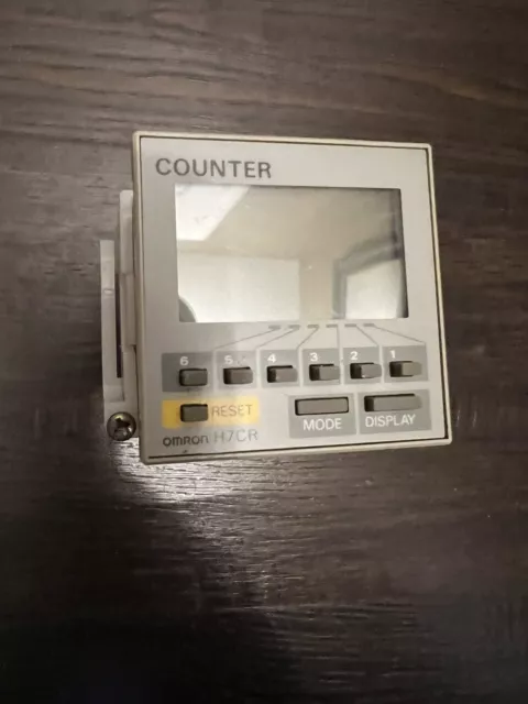 Omron Counter 100 to 240VAC ( H7CR-BW ) Seems New *small crack in corner*