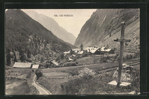 CPA Les Freaux, Blick über den Ort, Wegkreuz