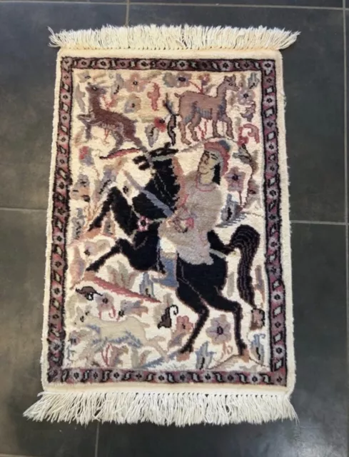 Tapis pakistanais en soie et laine  XX Siècle