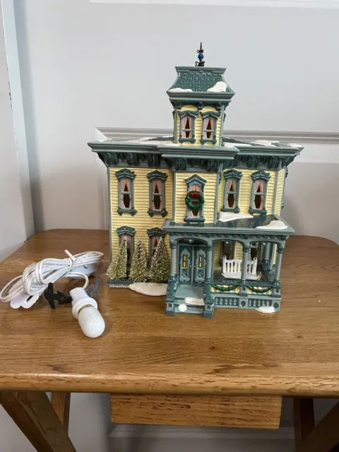 Department 56 Snow Village Lighted Italianate Villa W/ Box  Dept Christmas 1997