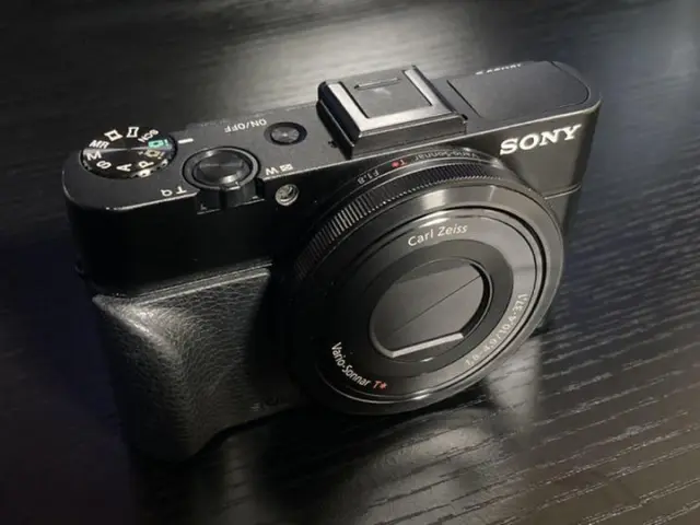 Sony Cyber-shot DSC-RX100 M2 Black Compact Digital Camera 20.2MP Auto Focus Used
