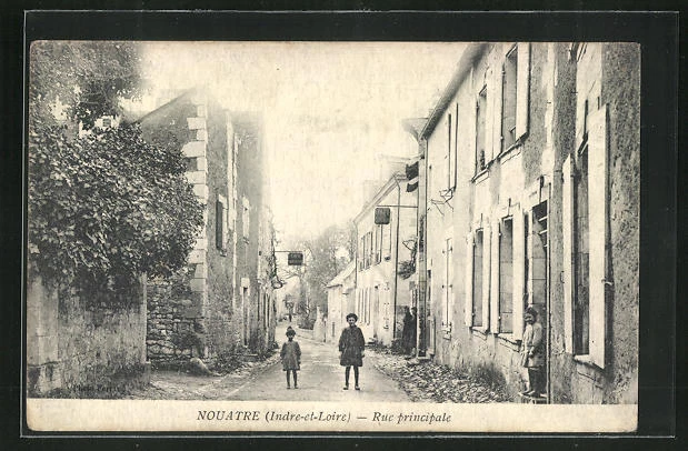 CPA Nouatre, Rue principale, Partie avec des enfants