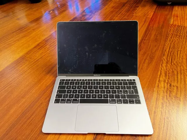 Apple MacBook Air 13.3" (128GB SSD, Intel Core i5 8ª generazione, 3,60 GHz, 8GB)