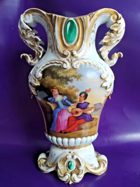 Ancien vase , porcelaine mouvementé de Paris, décor polychrome, scène galante