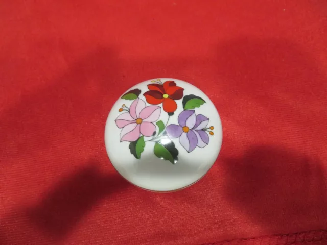 KALOCSA HAND PAINTED PORCELAIN DECORATED BEAUTIFUL  TRINKET BOX 3" x 2"