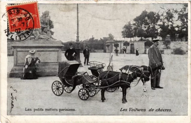 CPA PARIS Petits Metiers Les voitures de chevres (1245959)