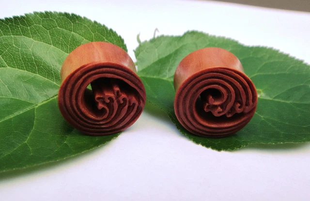 Pair Carved Tsunami Wave Sawo Wood Double Flared Saddle Ear Plugs Gauges Tunnels