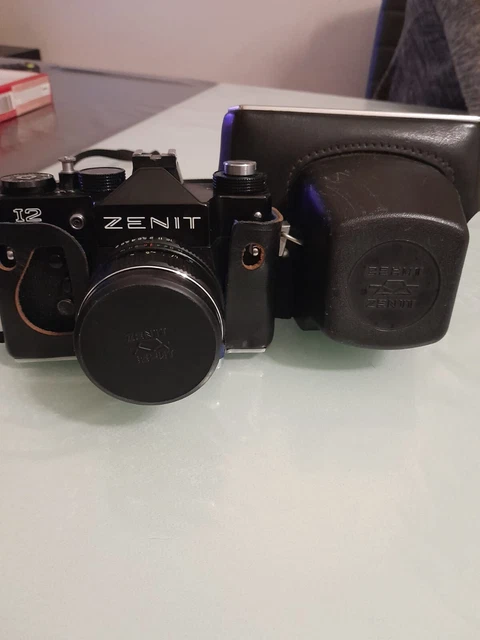 Macchina fotografica vintage ZENIT Reflex  12 obiettivo HELIOS-44M-4  2/ 58