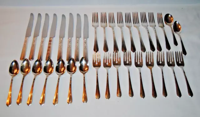 35 Piece Set Oneida Community Tudor Plate, Flatware Set