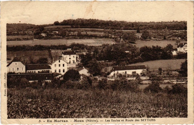 CPA in MORVAN MOUX Les Écoles et Route des SETTONS Nievre (100231)