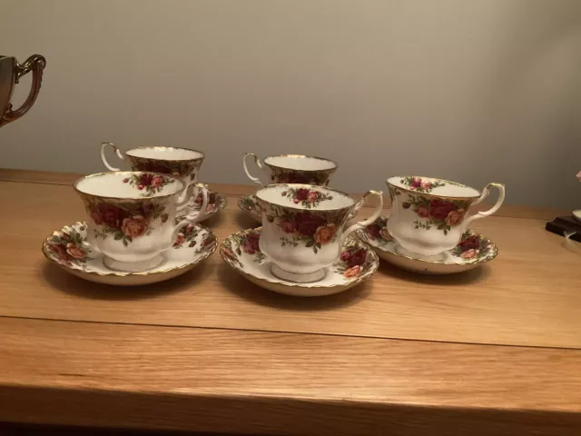 ROYAL ALBERT TEASET OLD COUNTRY ROSES. 10 Pieces. Perfect Cond.