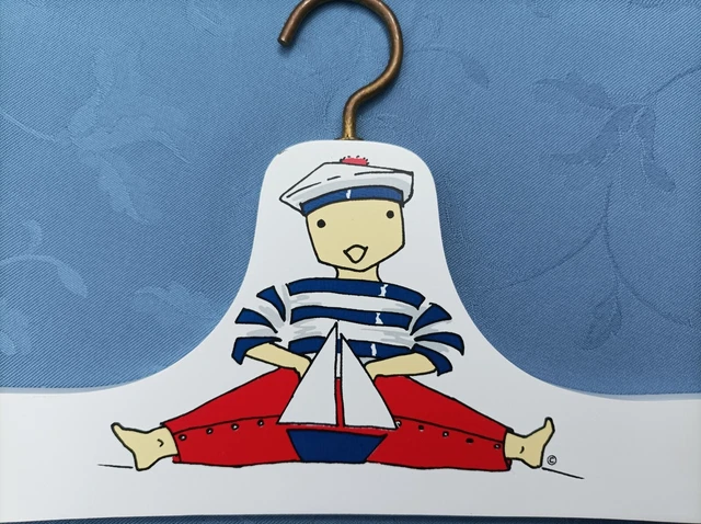 Cintre pour vêtements enfant à décor de petit marin Breton. Neuf.