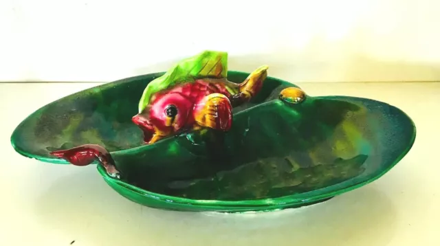 assiette vide poche en faïence polychrome de Monaco. XX siècle.