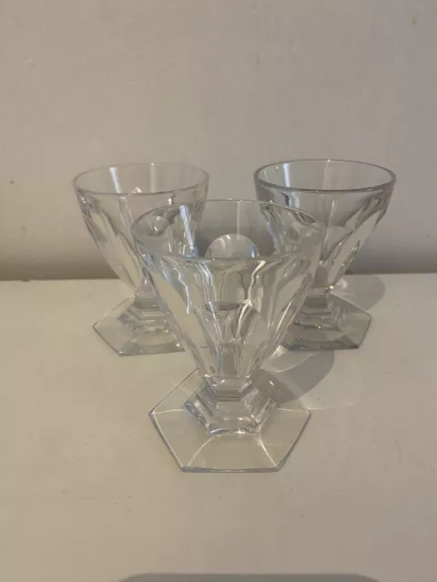 BACCARAT - Lot de 3 verres en cristal et signé - Modèle Bourbon - 8cm Hauteur