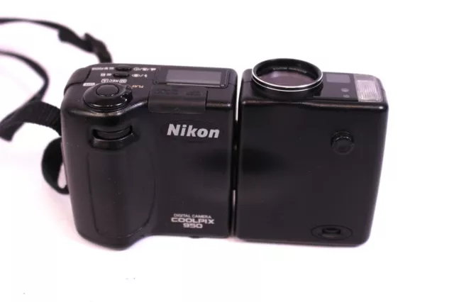 Nikon Coolpix 950 Digitalkamera 1,9 MP Schwarz Zoom Nikkor 7-21 mm 2.4-4.0