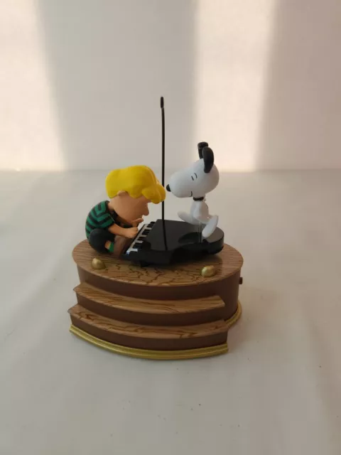 2004 Hallmark Snoopy Peanuts Love to Dance! Lights Music Movement NO BOX