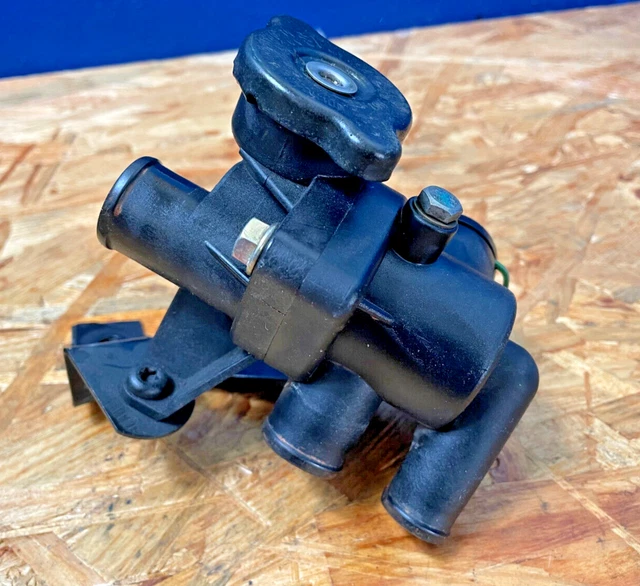 Triumph Sprint ST 955i (T695) alloggiamento termostato bocchette di riempimento