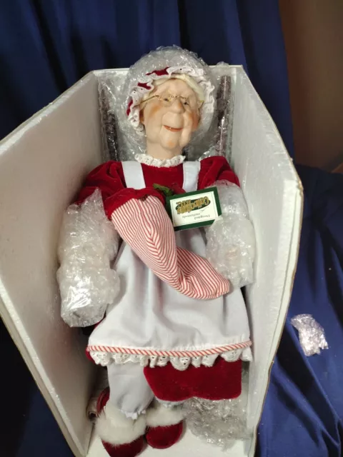 Heritage Signature Collection ROCKIN' GRANNY CLAUS w Chair Porcelain Doll 80010