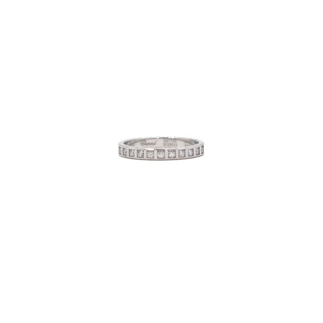 Bague saphir de Ceylan et pavage diamants sur or blanc 18 carats