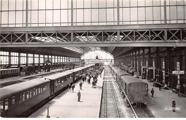 33 - BORDEAUX - SAN58404 - Le Hall de la gare St Jean - Train - CPSM 14x9 cm