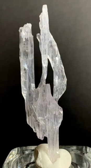 Kunzite crystal unique shape lustrous from Afghanistan. 45ct