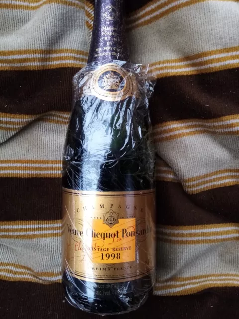 CHAMPAGNE  Veuve Clicquot