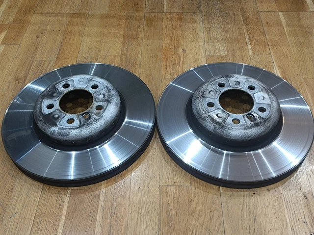 thumbnail image 2 of Front Right Brake Disc Dust Cover / Back Plate For BMW 3 Series F30/F31 & 4 Series F32/F36 2 of 6