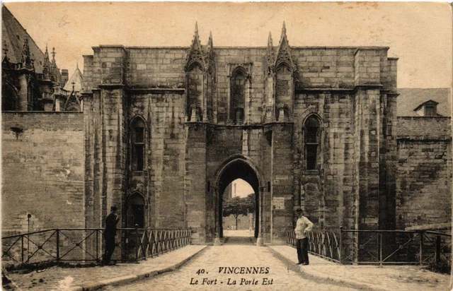 CPA VINCENNES - Le Fort - La Porte Est (519773)