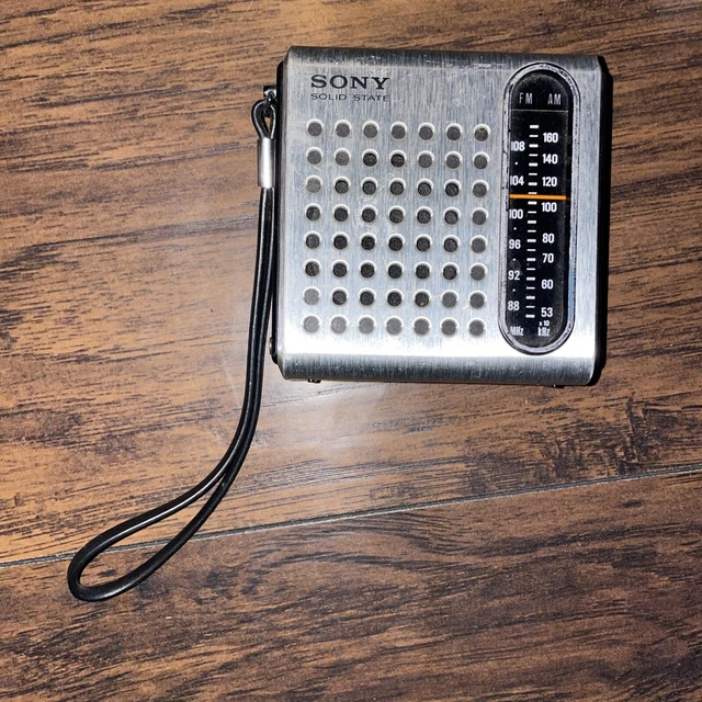 VINTAGE SONY SOLID State Transistor AM FM Radio TFM-3750W Portable ...