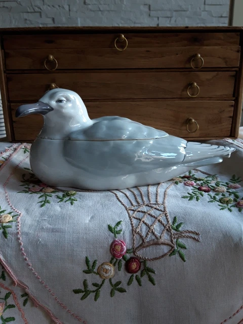 boite en ceramique mouette signé d'une couronne