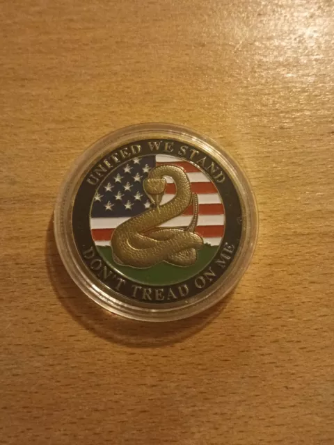 UNITED WE STAND Don't Tread On Me Challenge Coin With Coin Stand For Displaying