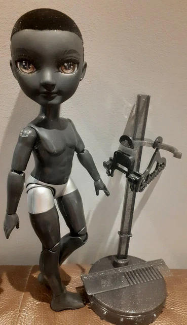 Shadow High Doll. Rexx McQueen Series 2. No Clothes just Accessories NEW!! Fab!