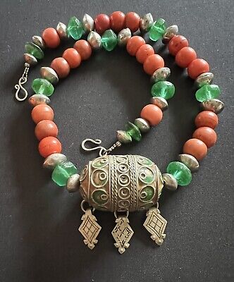 Tagmoute enameled moroccan vintage Egg & Green Vaseline Trade Beads Necklace