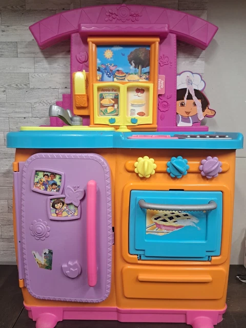 2011 Fisher Price Dora The Explorer Talking Kitchen Works!