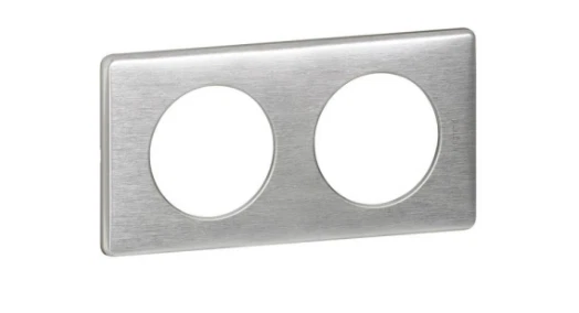 Cadre 2 postes pour appareillage saillie + 2 PC F/B pour plinthe 20x80 | 298923 | 3414970992901