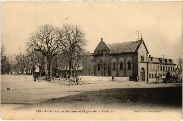 CPA Riom Le pre Madame et l'Eglise FRANCE (1303513)