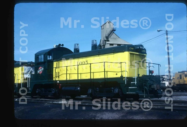 Original Slide C&NW System Chicago & North Western Fresh Paint NW2 1005 In 1983