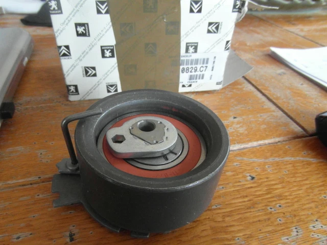 Galet tendeur de distribution citroen c3 xsara c4 berlingo peugeot 206 307 partn