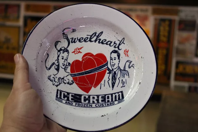 RARE 1950s SWEETHEART ICE CREAM ENAMELWARE PORCELAIN SERVING PLATE SIGN PROMO