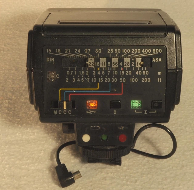 METZ Mecablitz 30BCT4 Hot Shoe-Mounted Flash (damaged foot) 2