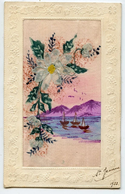 CARTE POSTALE BRODÉE - Jeune fille avec fleur selon Coni EUR 4,00 - FR