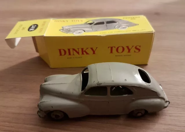 Dinky Toys France 1/43 -Peugeot 203 réf 24R Bon état  et sa boîte repro
