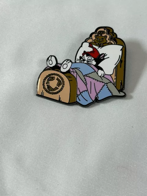 Disney Pins Figaro Sleeping in Cat Bed Pinocchio Disneyland Pin Disney Cats