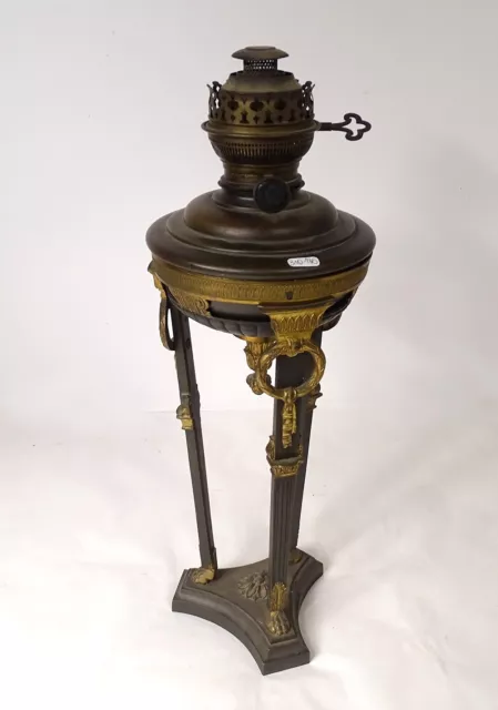 Lampe Öl Form Athener Dekoration Maschen Palmblätter Zeit 19. Jhd.