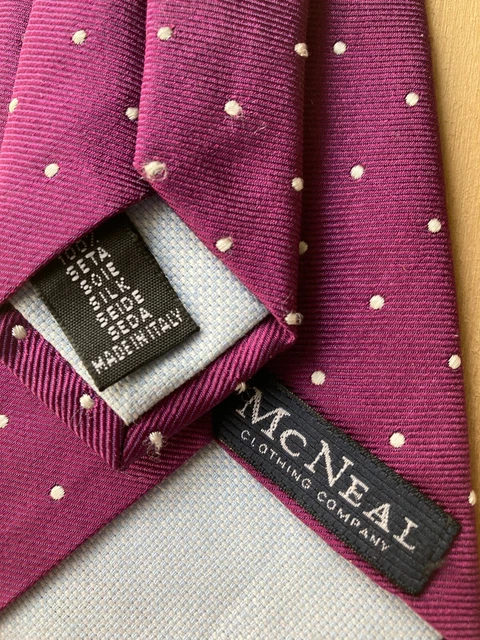NWT McNeal Italian-Made Fuschia Polka Dot Skinny Silk Tie. 2 3/4" x 58"