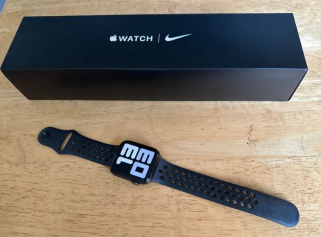 Apple Watch Series 5 Nike 44mm Space Grey Aluminum Case (Used )