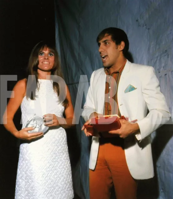Photo de presse vintage TV Adriano Celentano Avec Le Amie Milena Cantù Années 70