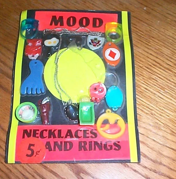 Vintage display card 5c charms and toys and rings and charms #z29