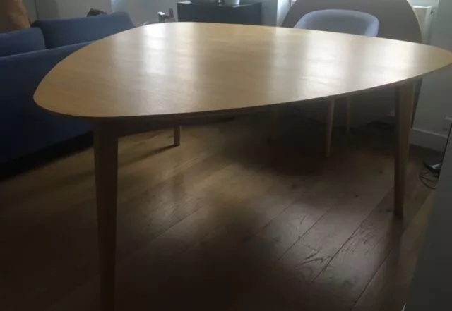 Table de salle à manger en bois triangulaire 3
